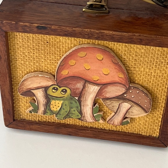 Vintage Handmade brown Wooden Pixie Mushroom Purse - Picture 3 of 16